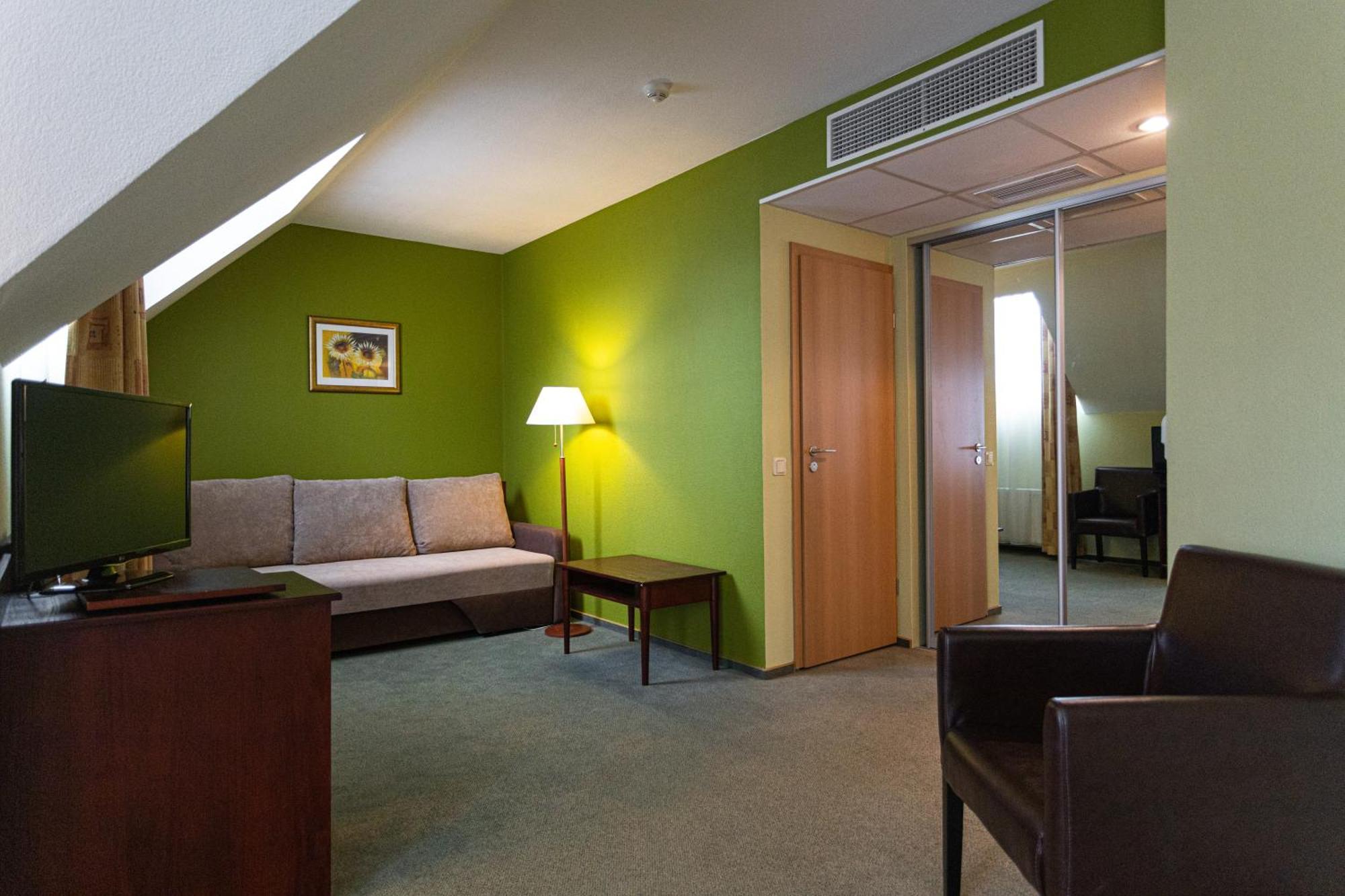 Good Stay Eiropa Hotel Economy Jūrkalne المظهر الخارجي الصورة